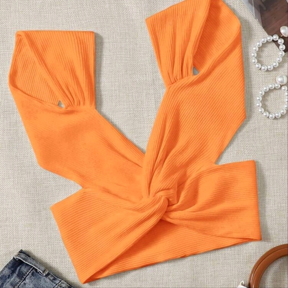 Tops - Brand new, super cute orange twist top 🍊